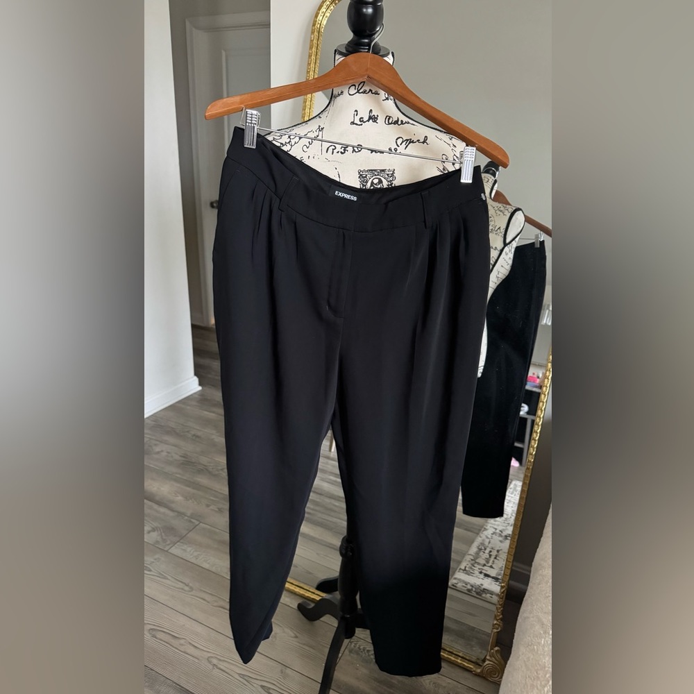 Express Classic Black Women's Trousers ANKLE
HIGH RISE